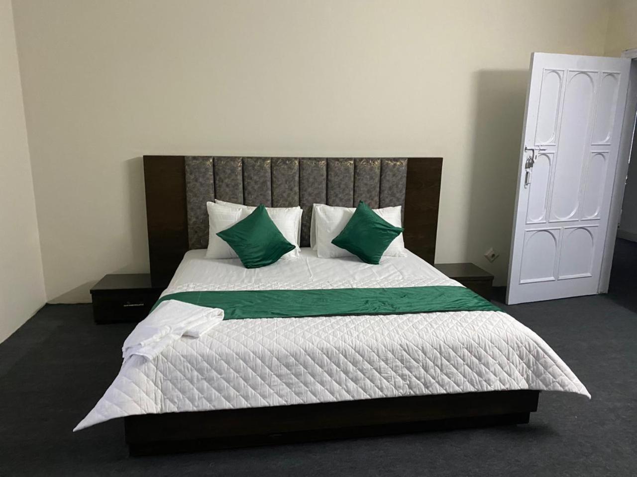 The Nook Hotel Музафарабад Екстериор снимка