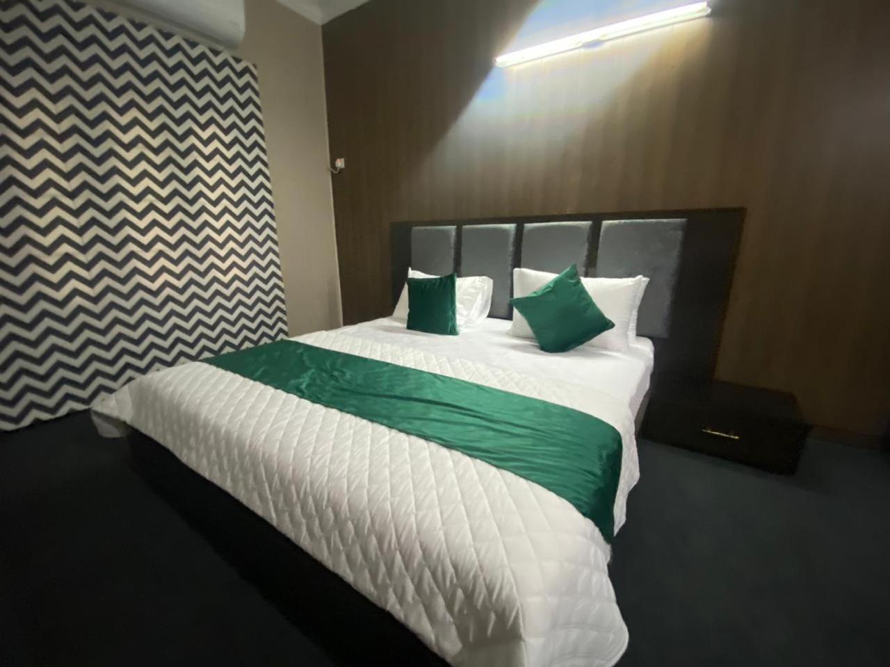 The Nook Hotel Музафарабад Екстериор снимка